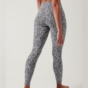 Athleta Salutation Stash Textured Legging